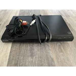 Sony DVP-SR200P DVD Player Has Power Cord And Cables Nothing Else